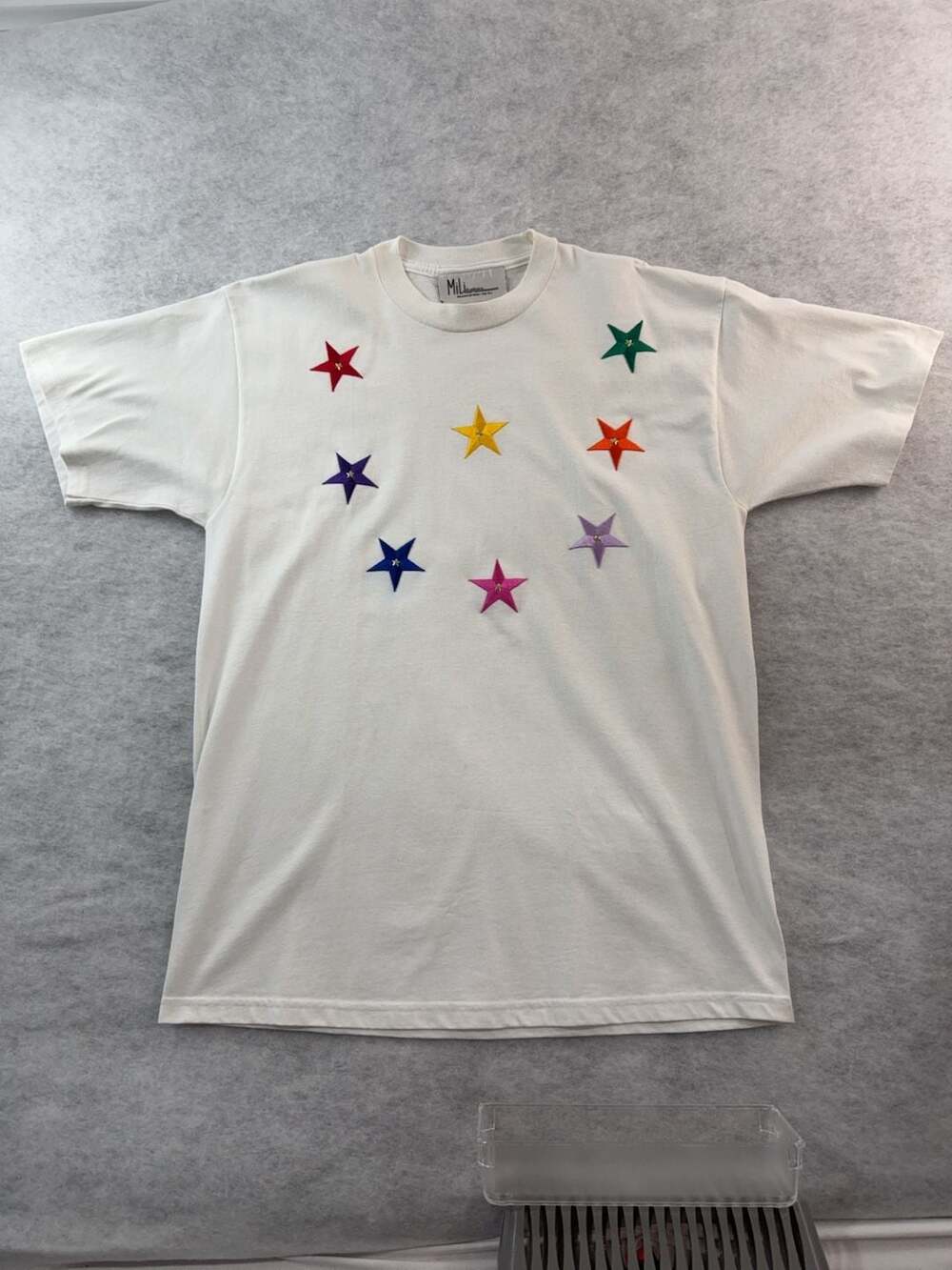 Mili Designs Vintage White T-Shirt with Embroidered Multi-Color Stars Size Large